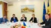 Johannes Hahn recomandă partidelor moldovene să evite alegerile anticipate pe care Dmitri Kozak le califică de „inevitabile”