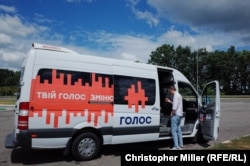 The Holos party's "change bus" on the road to Kharkiv on June 30