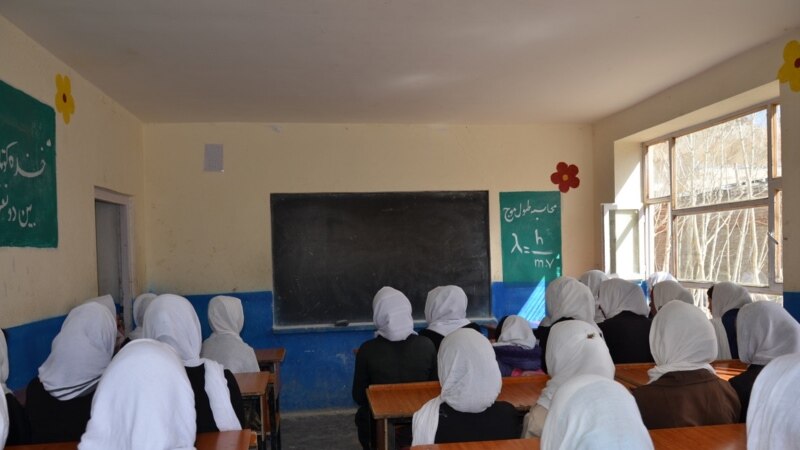 در یک مدرسه خصوصی در بامیان برای دختران بالاتر از صنف ششم زمینه آموزش فراهم شده است