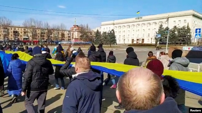 Під час акції в центрі Херсону проти російської окупації, 13 березня 2022 року