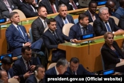 Андрій Єрмак сидить за президентом Володимиром Зеленським на Генасамблеї ООН