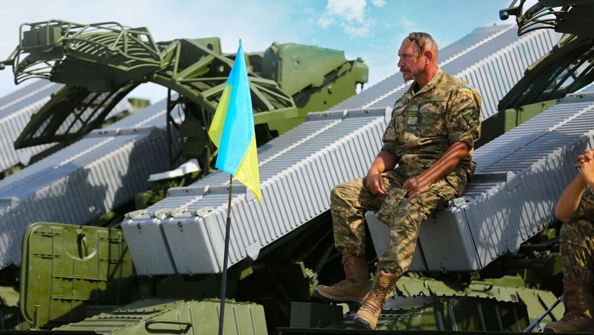 Чоловіки віком від 60 років зможуть укласти річний контракт із ЗСУ – указ Зеленського