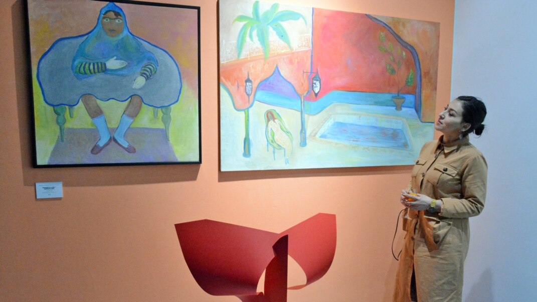 Төсекке байланған порно видео Үнді тайпасындағы жыныстық қатынасты қараңыз