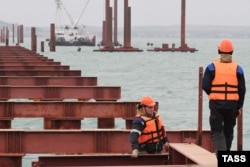 The Kerch Strait Bridge is Russia's top-priority infrastructure project. At a cost of at least $4.5 billion, the 19-kilometer car-and-rail bridge will tie Russia to Crimea, the Black Sea peninsula Moscow annexed from Ukraine in 2014. (file photo)