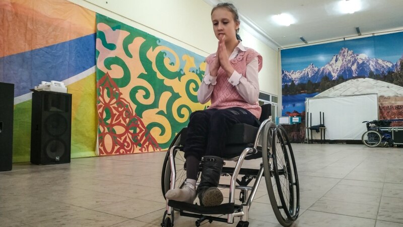 «Я себя приняла такой» — девушка с ДЦП танцует в коляске