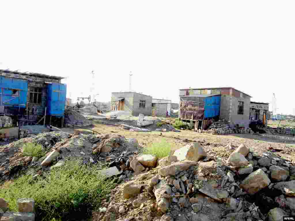 Bakının Balaxanı, Şüvəlan qəsəbələrindən və «İkinci mədən ərazisi»ndən fotosessiya... Ətraflı