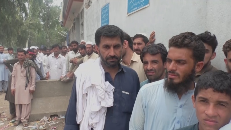 پاکستان کې اسناد لرونکي افغان کډوال وایي وروستیو حالاتو یې ژوند اغېزمن کړی دی