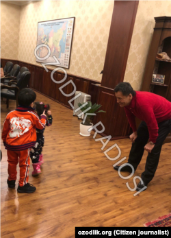 Миродил Джалолов в своем доме в Ташкенте, 8 января 2019 года.