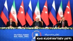 Орусия, Иран, Түркия президенттери Тегеран саммитинен кийинки басма сөз жыйында. 7-сентябрь, 2018-жыл. 