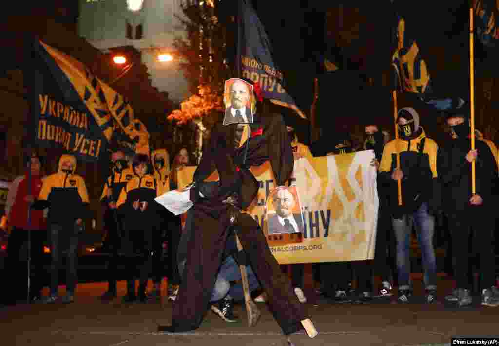 Volunteers of the Ukrainian Azov Civil Corps prepare to set fire to an effigy of Vladimir Lenin as they mark the 100th anniversary of the Bolshevik Revolution in downtown Kyiv on November 7. (AP/Efrem Lukatsky)