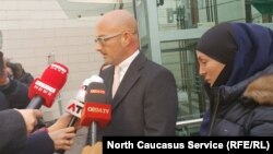 Йийначу йоьIан доьзало лаьцна адвокат а, Хадижатан нана а