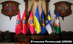Прапори Збройних сил України і національний прапор Української держави