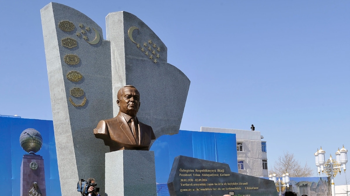 Памятник Исламу Каримову в Москве изготовит британский скульптор