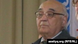 Литературовед Турсынбек Какишев.