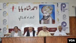 د سېمینار برخوال، کیڼ اړخ ته ایاز مندوخېل، لطیف اپرېدی، میا افتخار حسین او افتخار درانی