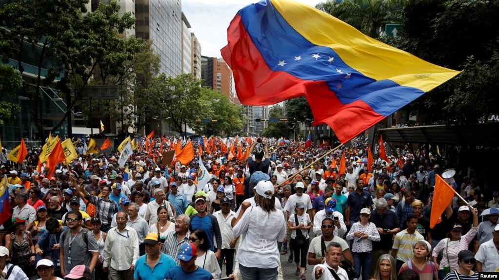 از آغاز تعطیلات آخر هفته تا کنون، بیش از صد تجمع اعتراضی در ۱۹ ایالت از ۲۳ ایالت ونزوئلا برگزار شده است.