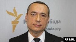 Народний депутат Микола Мартиненко спростовує звинувачення Сергія Лещенка стосовно «телефонної історії» і каже, що у Лещенка – манія переслідування