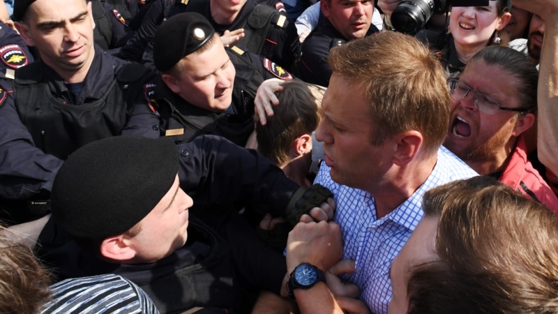 Боздошти Навалний баъди ҳузур дар гирдиҳамоии зидди Путин. ПАХШИ ЗИНДА