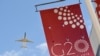 Avion prelijeće iznad lokacije na kojoj se održao prošlogodišnji G20 samit u Centru Kosta Salguero u Buenos Airesu, Argentina, 28. novembar, 2018. 
