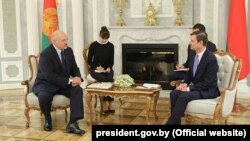 ABŞ-nyň döwlet sekretarynyň syýasy meseleler boýunça kömekçisi Deýwid Heýl prezident Aleksandr Lukaşenko bilen duşuşýar. Minsk, 17-nji sentýabr, 2019.