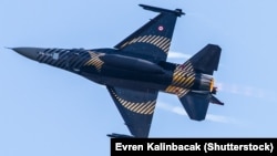 A Turksh F-16 C Blok-40 fighter jet