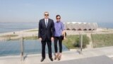 Preşedintele azer, Ilham Aliyev, şi soţia sa, Mehriban Aliyeva, la deschiderea „Sălii de cristal”.