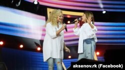 Российская певица Лариса Долина и участница конкурса "Детская Новая волна – 2020", 7 октября 2020 года