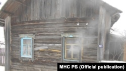 Пажар у Бабровічах Калінкавіцкага раёну, гаспадара ўратавалі