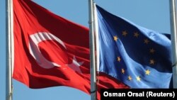 Zastava Turske i Europske unije