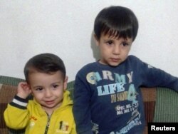 Aylan Kurdi (lijevo) i njegov stariji brat Ghalib