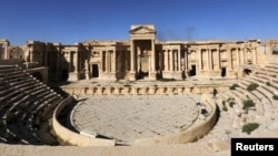 Пальмирадагы байыркы Рим амфитеатрынын көрүнүшү мурда ушундай эле.