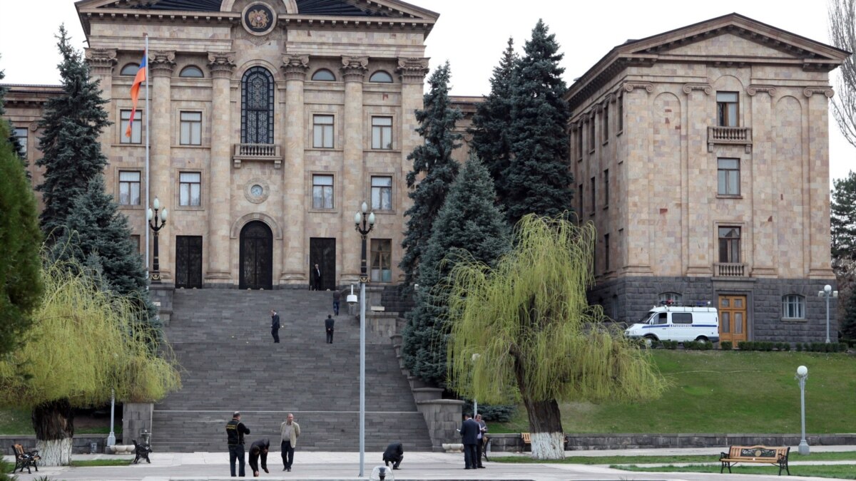 здание парламента в армении