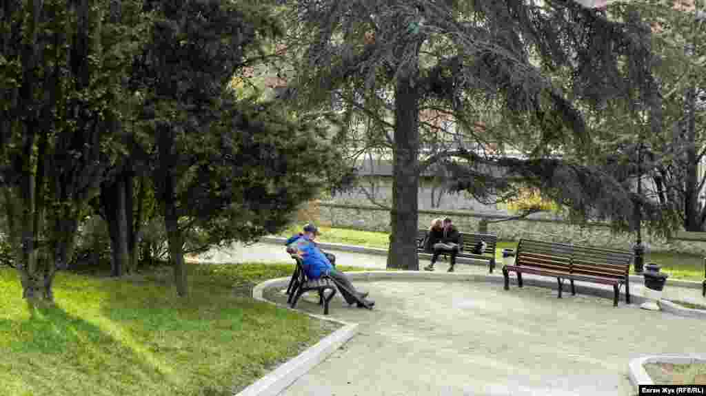Севастопольцы любят отдыхать на Малаховом от шума городских улиц