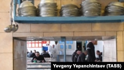 Zatvorenici ručaju u zatvorskoj kantini u okrugu Karimski na krajnjem istoku Rusije 