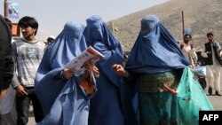 Әлегә Кабулда хатын-кызлар базарга "төренеп" йөри