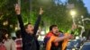 Сторонники оппозции в Ереване празднуют отставку премьер-министра Сержа Саргсяна