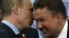 Vlagyimir Putyin (b) és Alekszej Miller, a Gazprom vezérigazgatója Szentpétervárott 2012. április 10-én