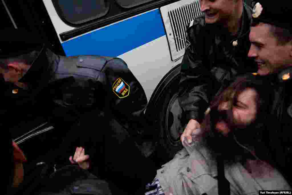 Russia -- Police detain participants of an opposition rally at Triumfalyana Square "Elections With No Opposition is a Crime", 11Oct2011