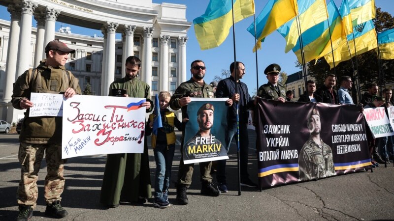 Сенцов пришел на киевский марш в поддержку осужденного в Италии нацгвардейца