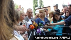 Yulia Tymoshenko and lawyer Serhiy Vlasenko at Kyiv's Court of Appeal on June 8, 2011
