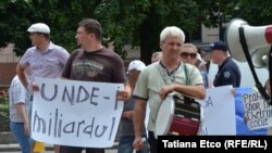 Protest în fața Băncii Naționale de la Chișinău, iulie 2015