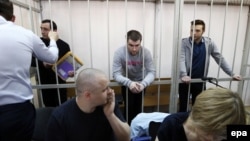 Фигуранты "Болотного дела" в суде (слева направо): Александр Марголин, Алексей Гаскаров, Илья Гущин