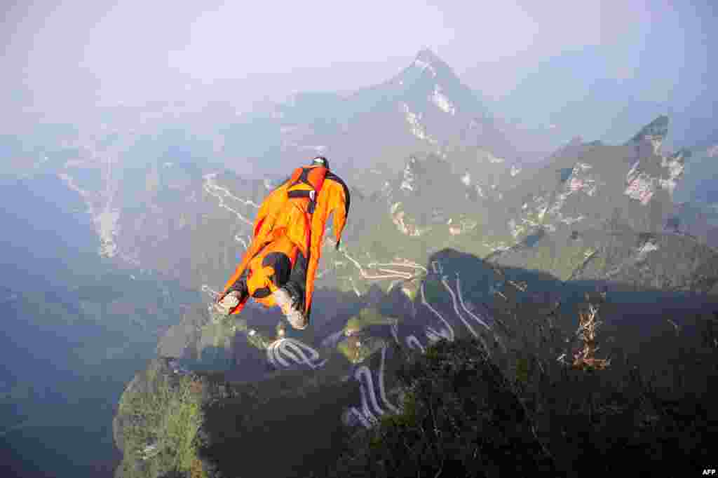 Hungarian wingsuit flyer Victor Kovats jumps into a valley in Tianmen Mountain National Forest Park in Zhangjiajie, central Hunan province, China. Kovats later went missing when his parachute failed to deploy and was found dead on October 9. (AFP/China Out)