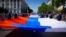 Развернутый флаг России в Симферополе, архивное фото 