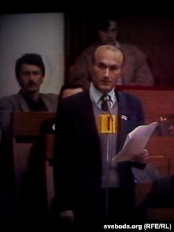 Зянон Пазьняк на сэсіі ВС. 1991 г.