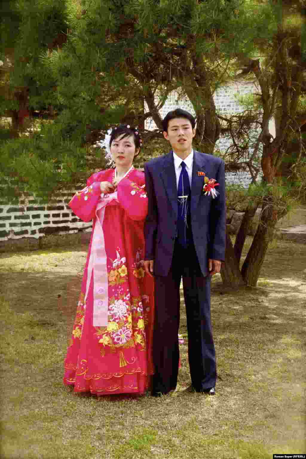 Северокорейские молодые. Секс в стране третьего Кима есть. Но, говорят, в основном только после свадьбы. Гомосексуальность подавляется и жестоко преследуется законом