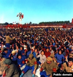 Хунвейбины на площади Тяньаньмэнь. 15 сентября 1966