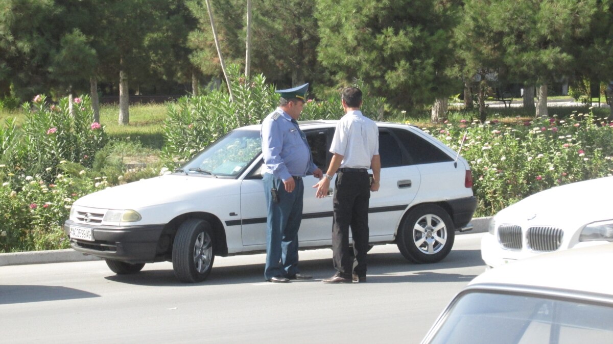 У туркменских автомобилистов отбирают номерные знаки начинающиеся на цифры  77