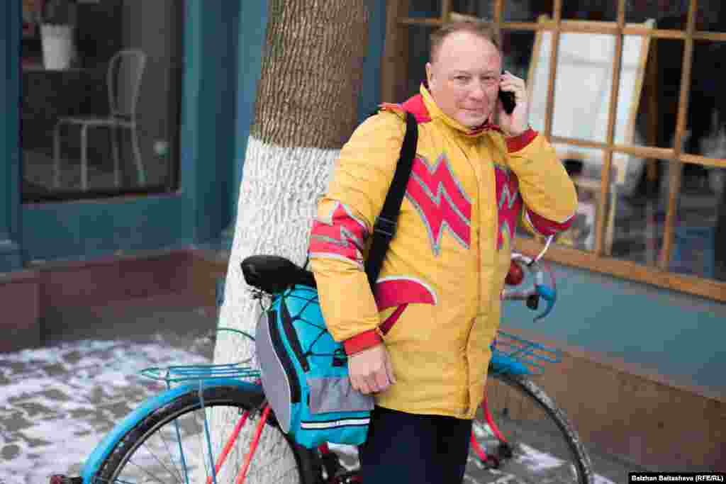 43-летний Александр называет велосипед основным своим видом транспорта. Это 20-я по счету зима на велосипеде для Александра.&nbsp;