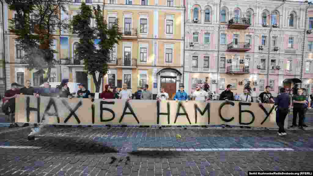 Активісти зайняла частину проїжджої дороги на вулиці Володимирській у Києві